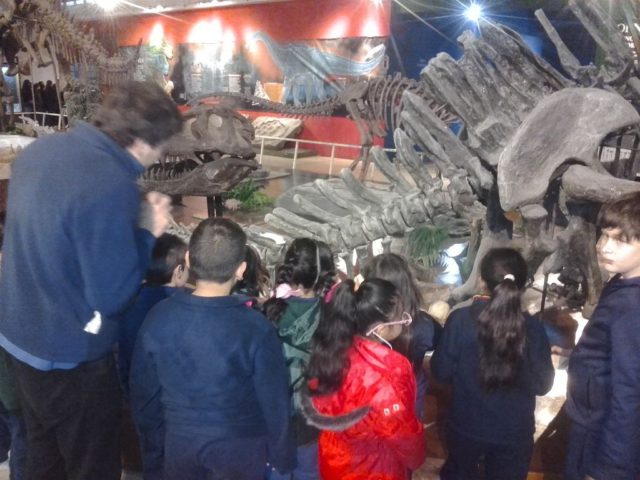 Visitamos el Museo de Ciencias Naturales “BERNARDINO RIVADAVIA” con 2°A Visitamos el Museo de Ciencias Naturales “BERNARDINO RIVADAVIA” con 2°A