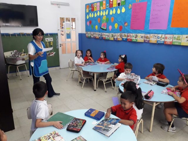 Cuadernos y cartucheras en Sala de 5 Cuadernos y cartucheras en Sala de 5
