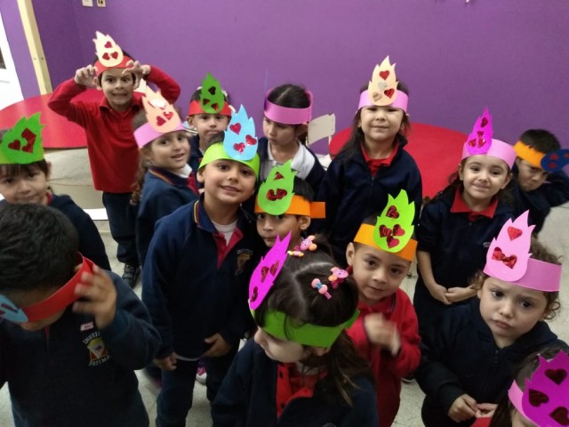 Pentecostes En La Sala De 5 De Años Pentecostes En La Sala De 5 De Años
