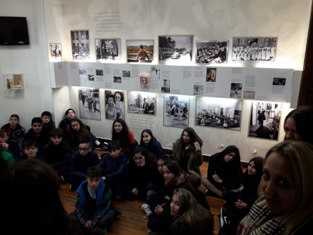 Gobiernos autoritarios, el nazismo, el holocausto, la declaración de los derechos humanos. Gobiernos autoritarios, el nazismo, el holocausto, la declaración de los derechos humanos.