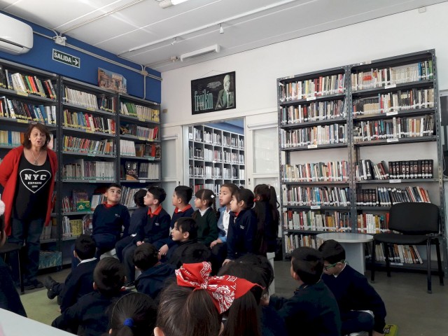 Visitas a la Biblioteca del barrio Visitas a la Biblioteca del barrio